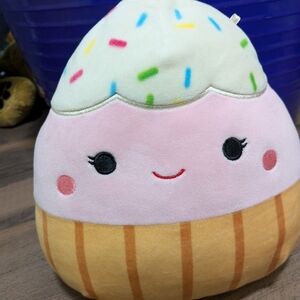 Clara the Cupcake 8" Squishmallow